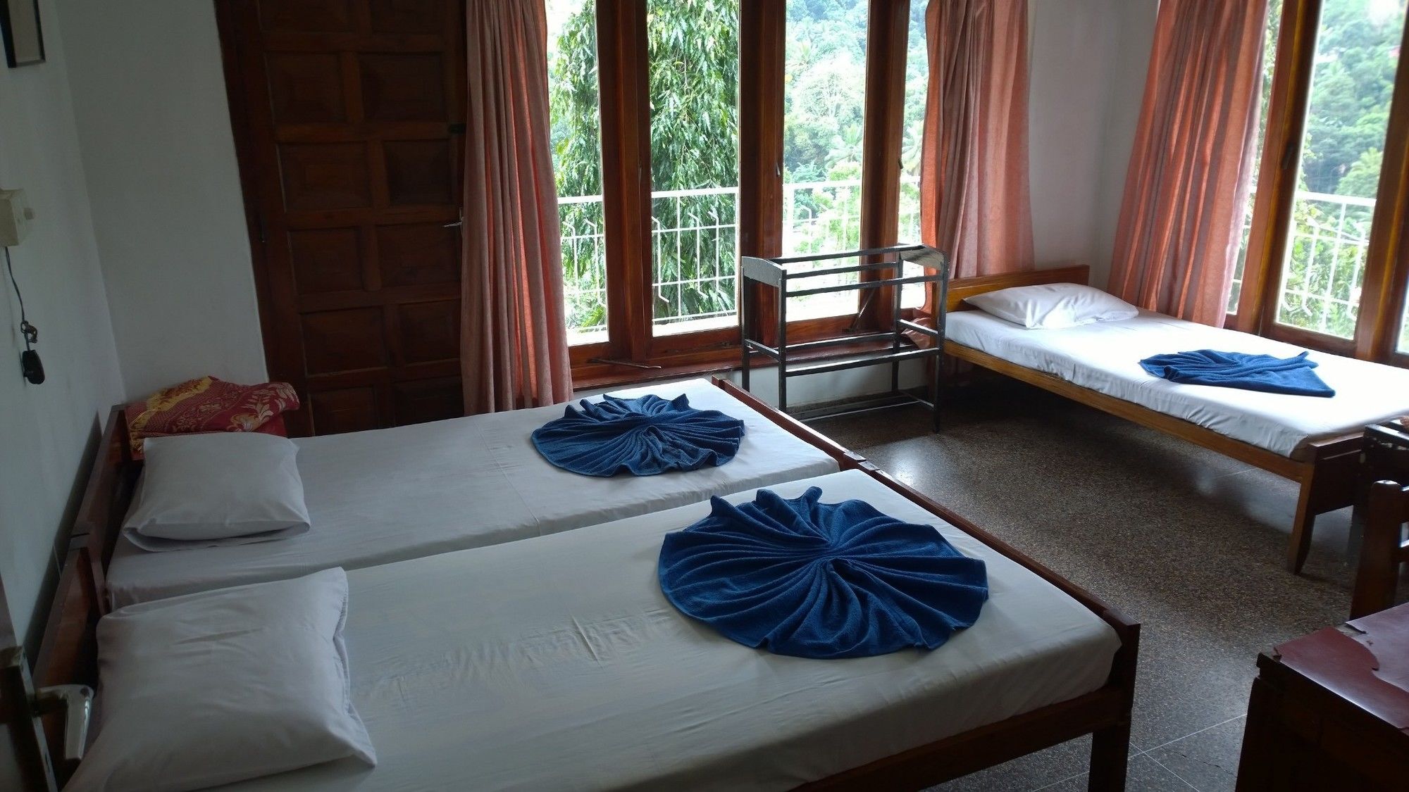 קנדי Oyo 436 Sandakelum Tourist Guest House מראה חיצוני תמונה